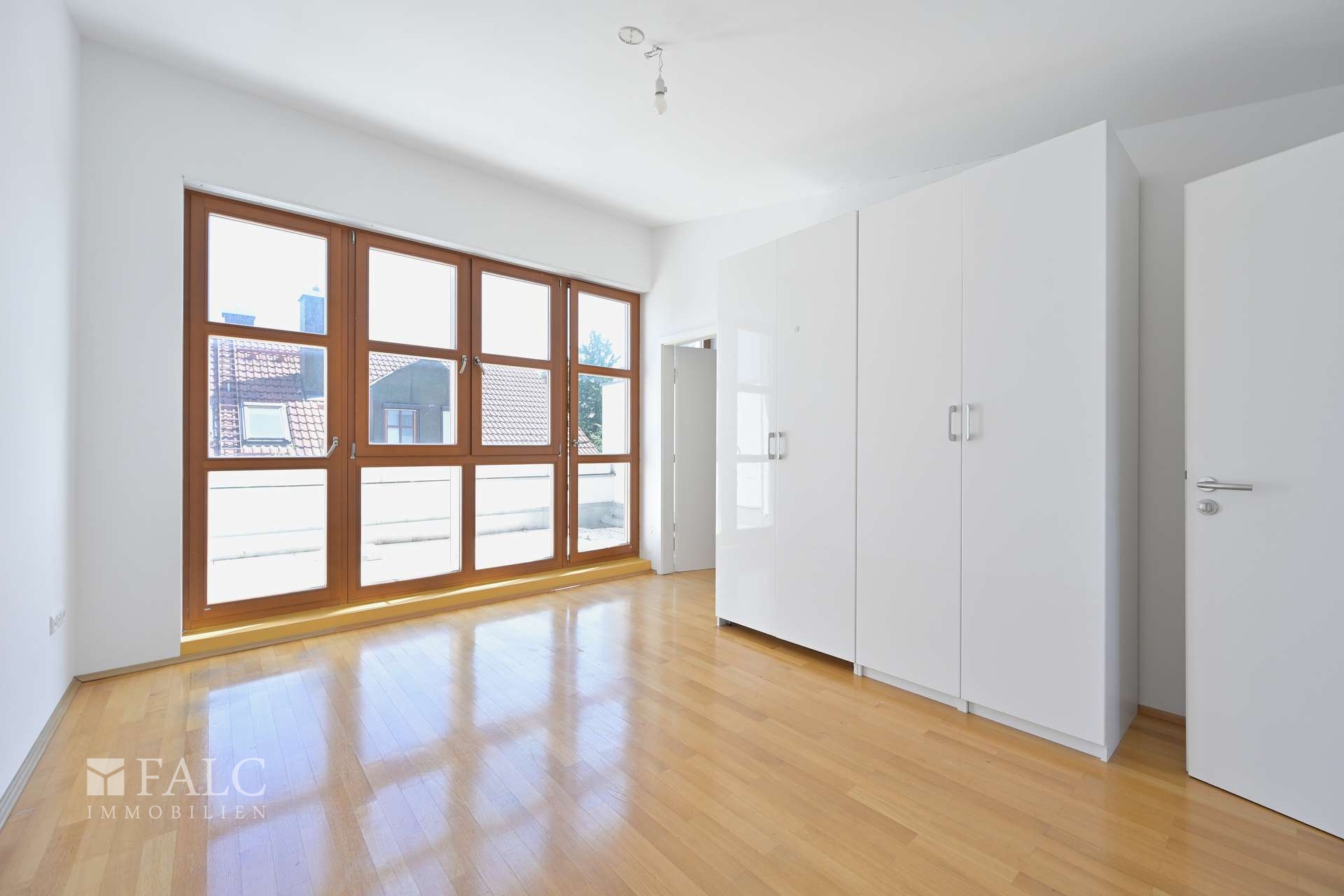 DG Zimmer schräg Blick Fenster